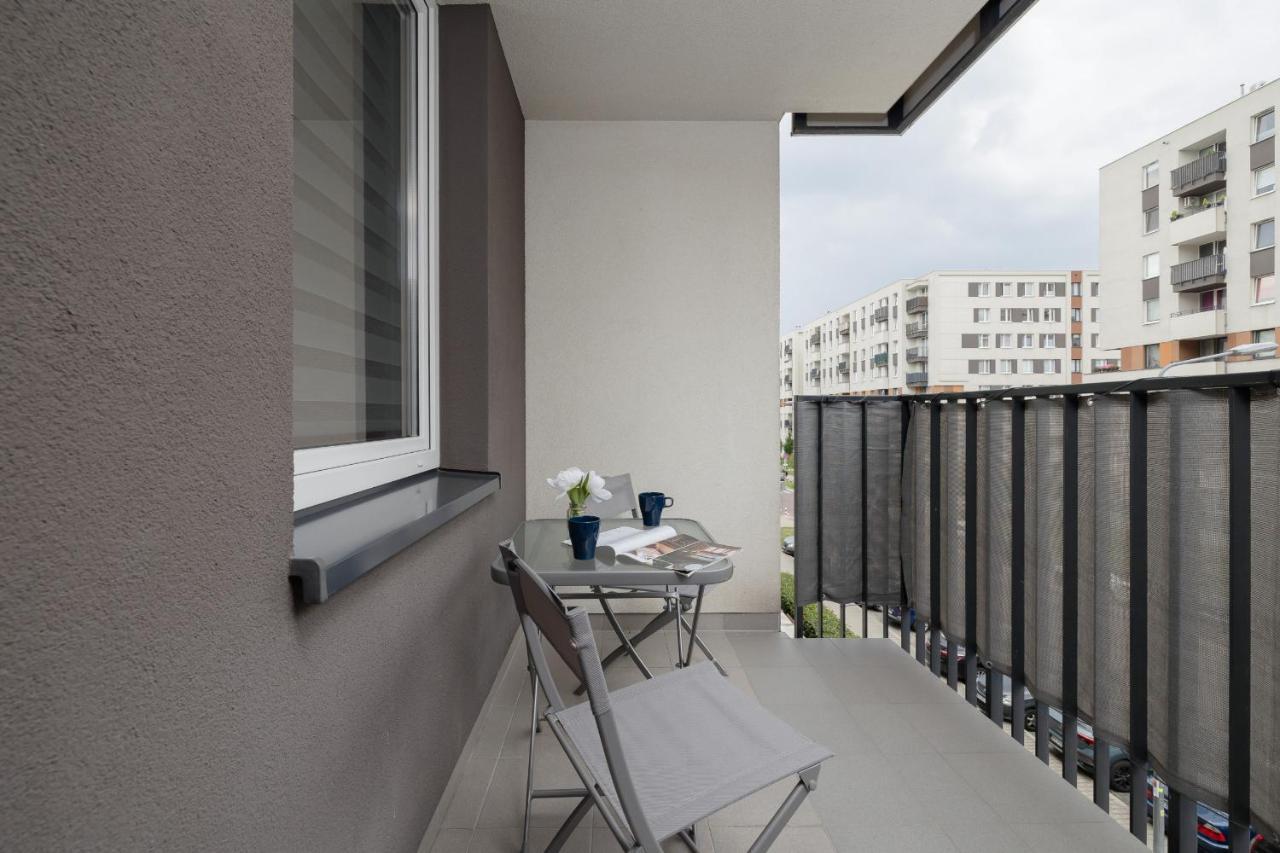 Osiedle Avia Family Apartment In Krakow With Balcony By Noclegi Renters Extérieur photo