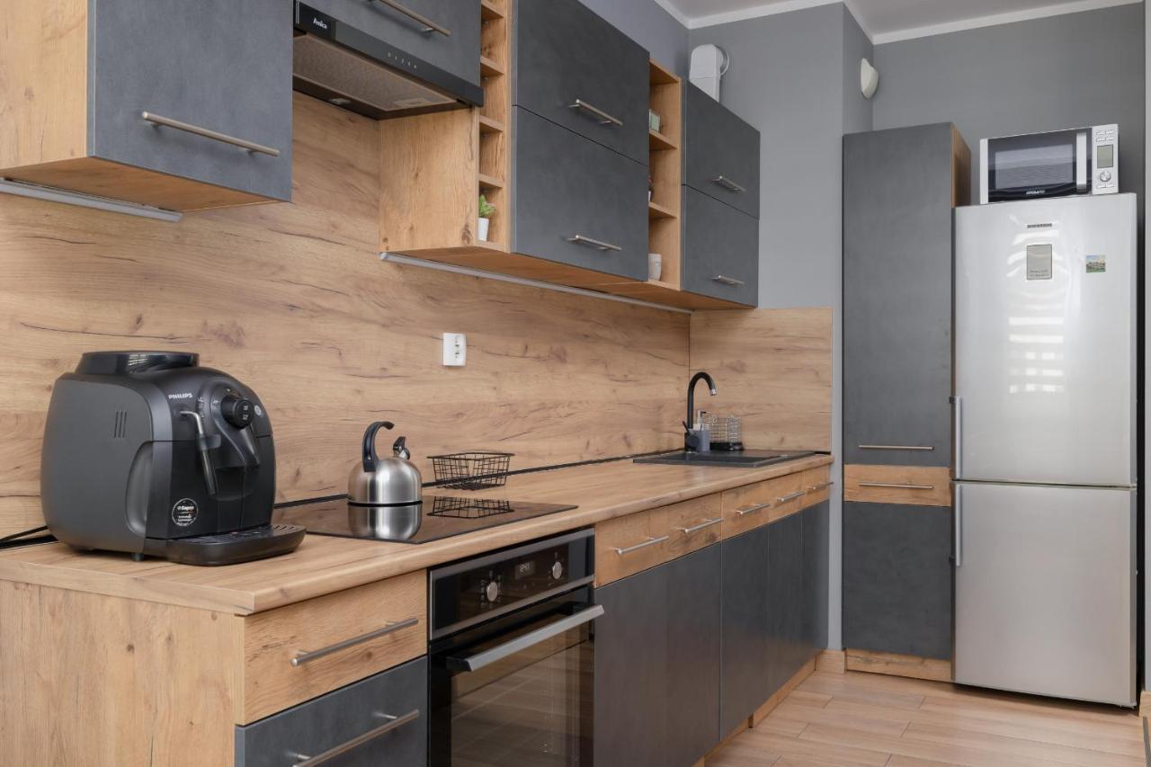 Osiedle Avia Family Apartment In Krakow With Balcony By Noclegi Renters Extérieur photo