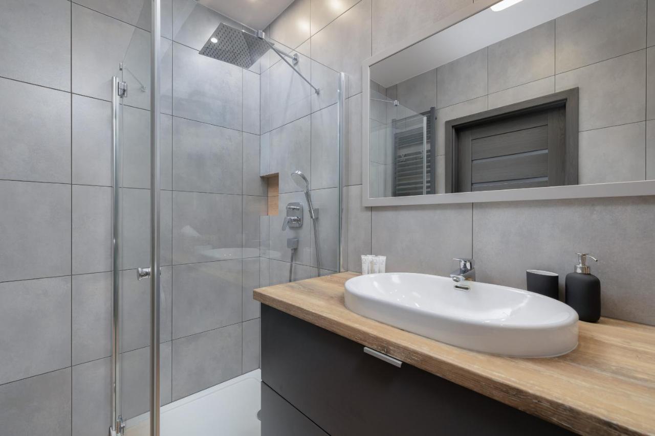 Osiedle Avia Family Apartment In Krakow With Balcony By Noclegi Renters Extérieur photo