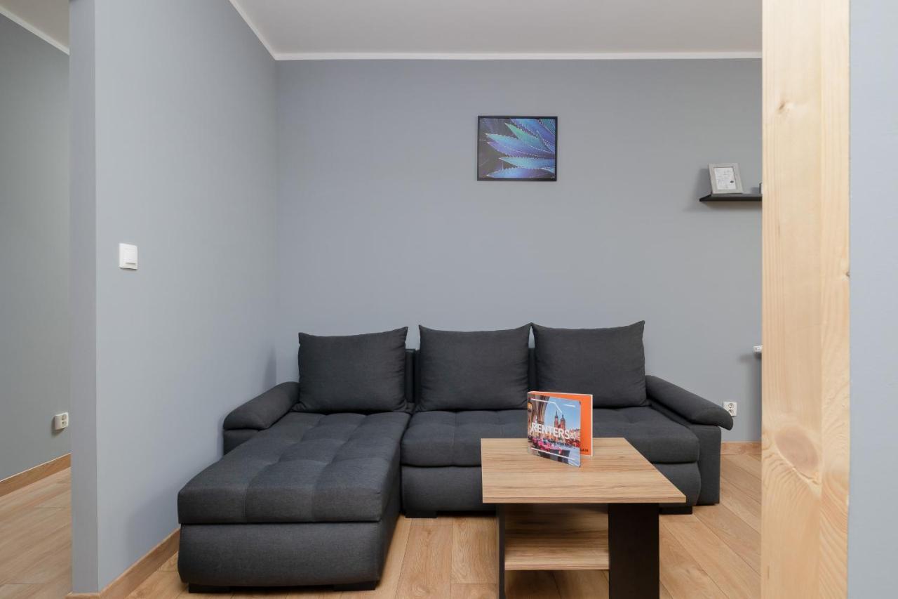 Osiedle Avia Family Apartment In Krakow With Balcony By Noclegi Renters Extérieur photo