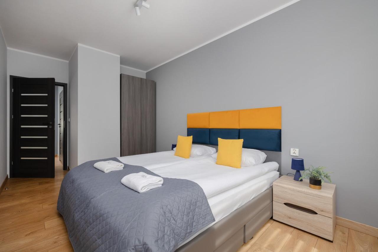 Osiedle Avia Family Apartment In Krakow With Balcony By Noclegi Renters Extérieur photo