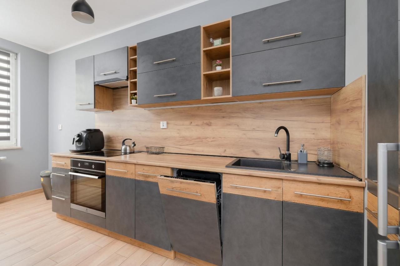 Osiedle Avia Family Apartment In Krakow With Balcony By Noclegi Renters Extérieur photo