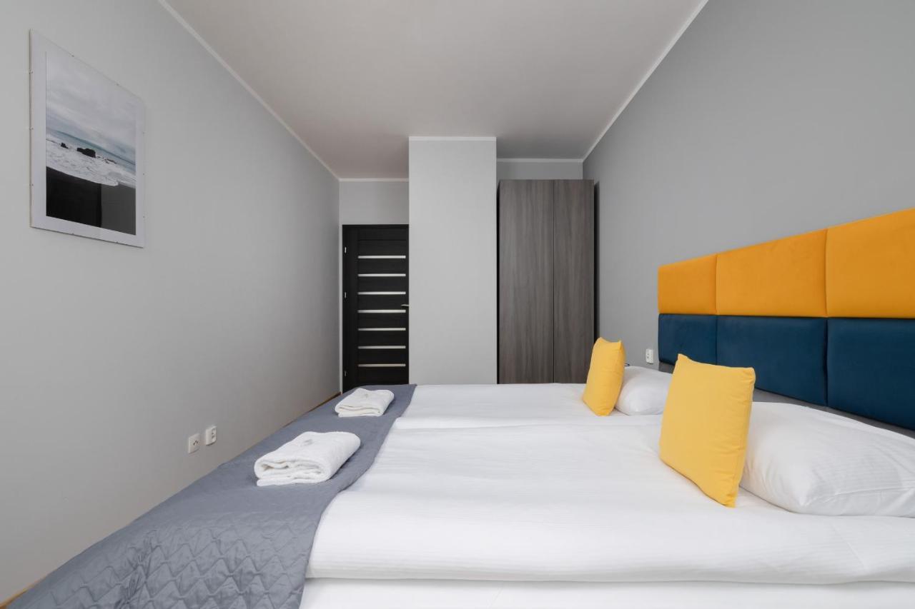 Osiedle Avia Family Apartment In Krakow With Balcony By Noclegi Renters Extérieur photo