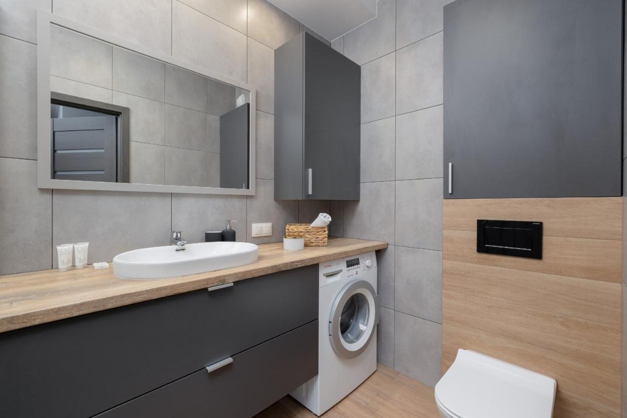 Osiedle Avia Family Apartment In Krakow With Balcony By Noclegi Renters Extérieur photo