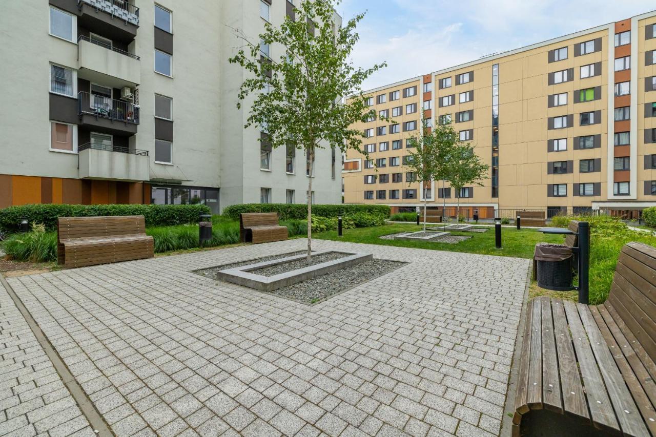 Osiedle Avia Family Apartment In Krakow With Balcony By Noclegi Renters Extérieur photo
